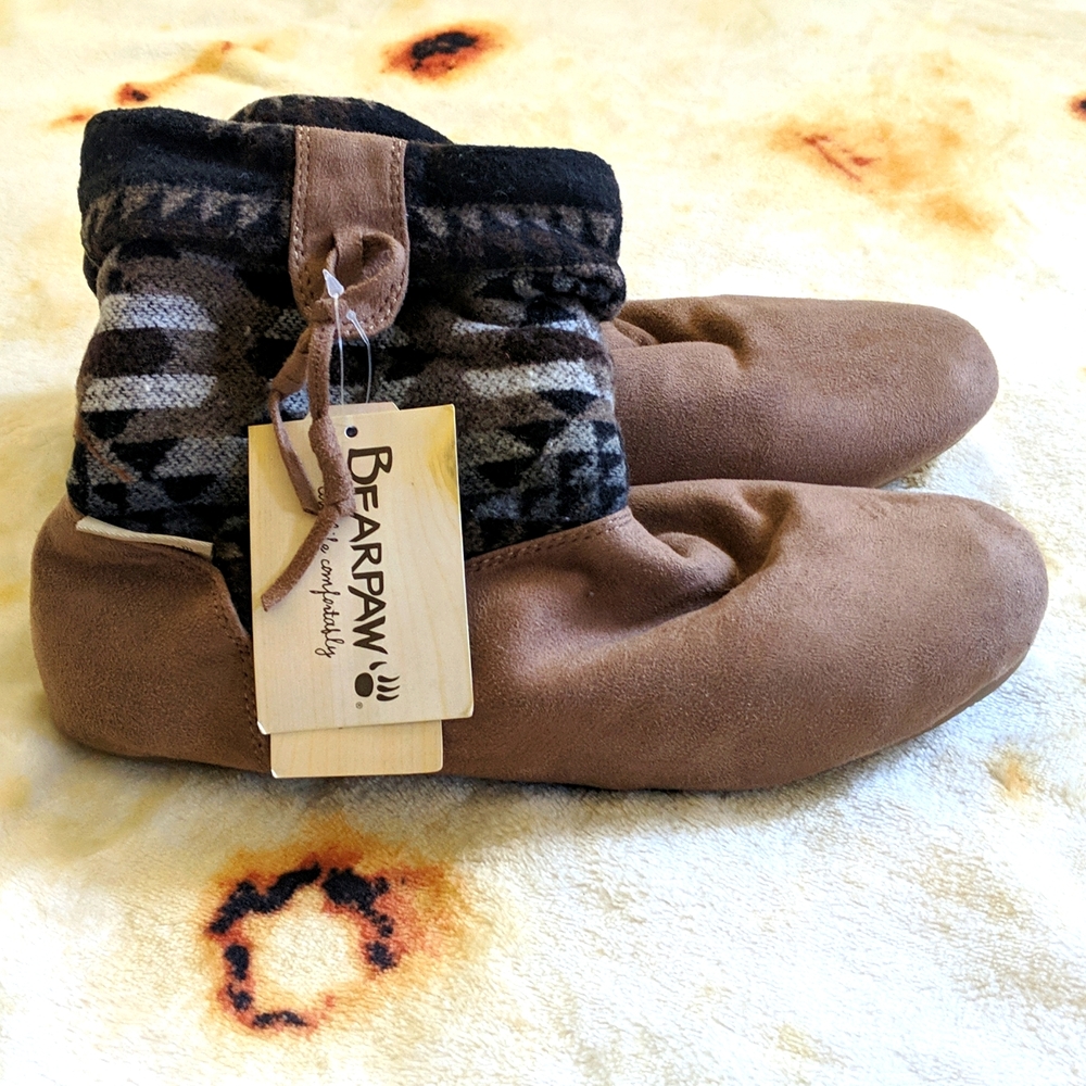 Bearpaw house slippers size 8, light brown and black